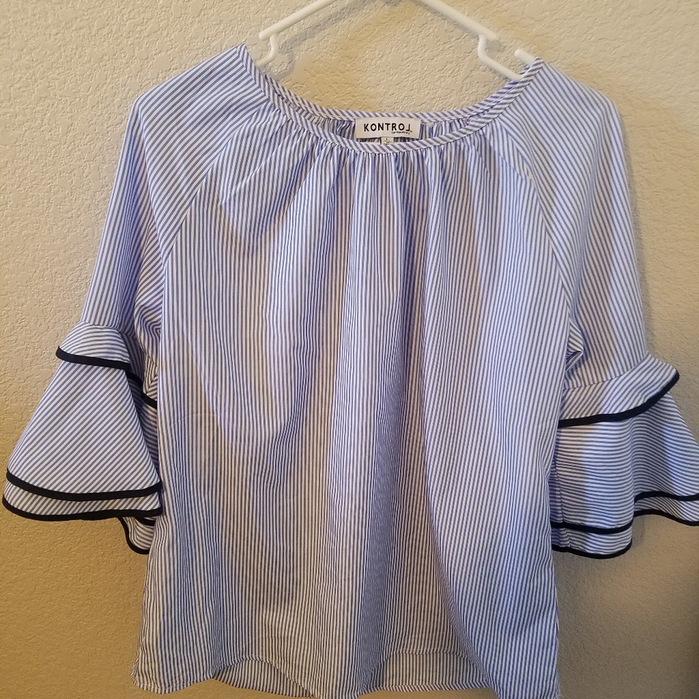 Bell sleeve blouse